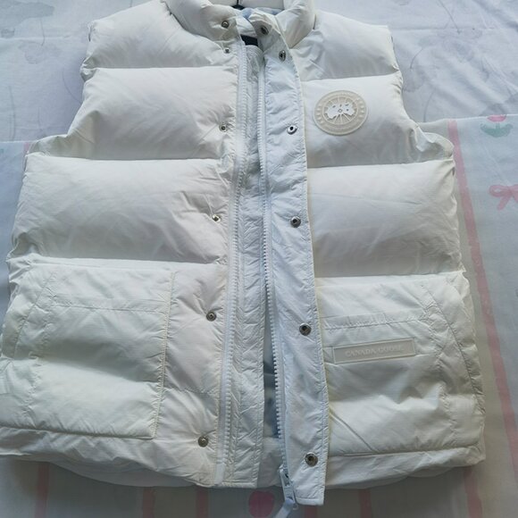 White Warm Canada Goose Down Vest Jacket - Picture 6 of 11